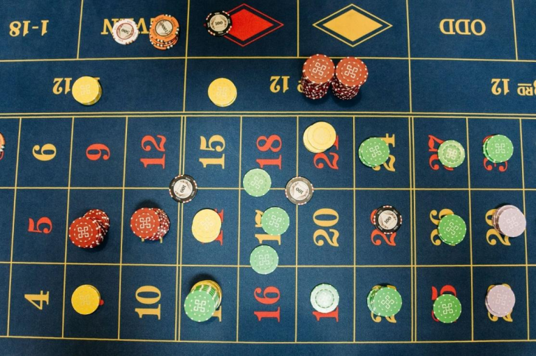5 întrebări la care ar fi indicat să știi răspunsul dacă ești tentat de gambling online