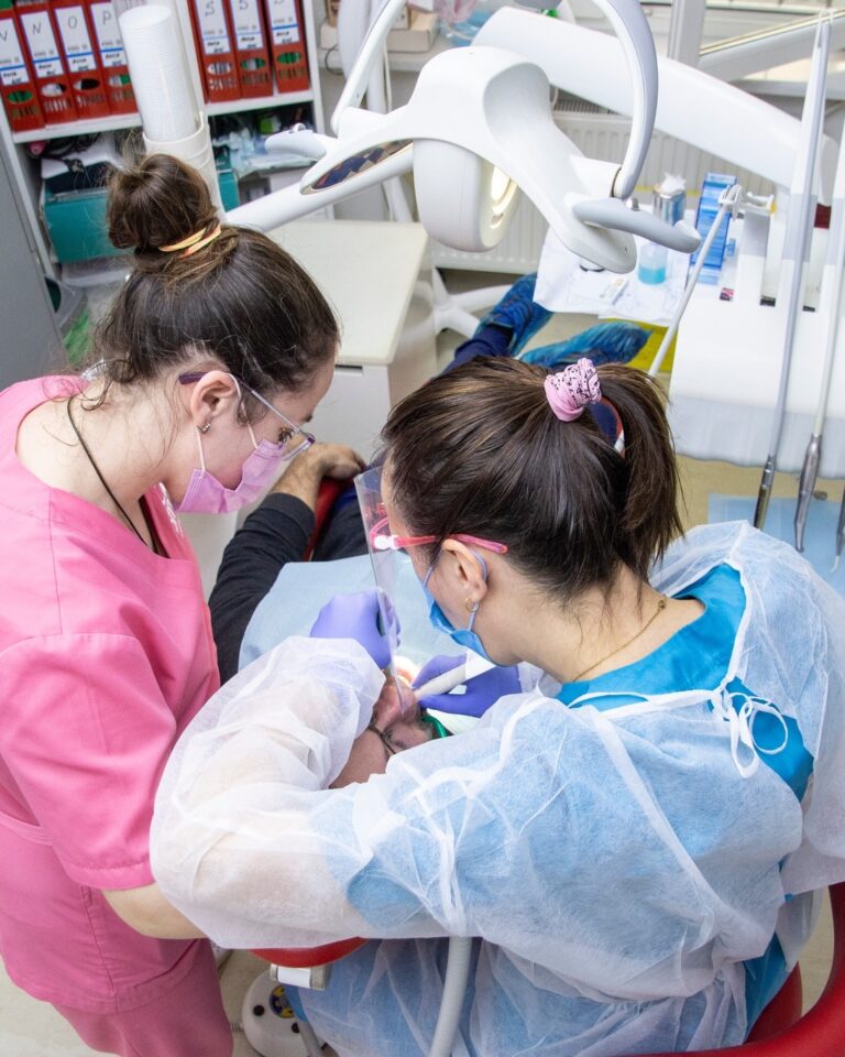 Impactul Implantului Dentar asupra Nutriției – O Alimentație Sănătoasă și Plină de Bucurie