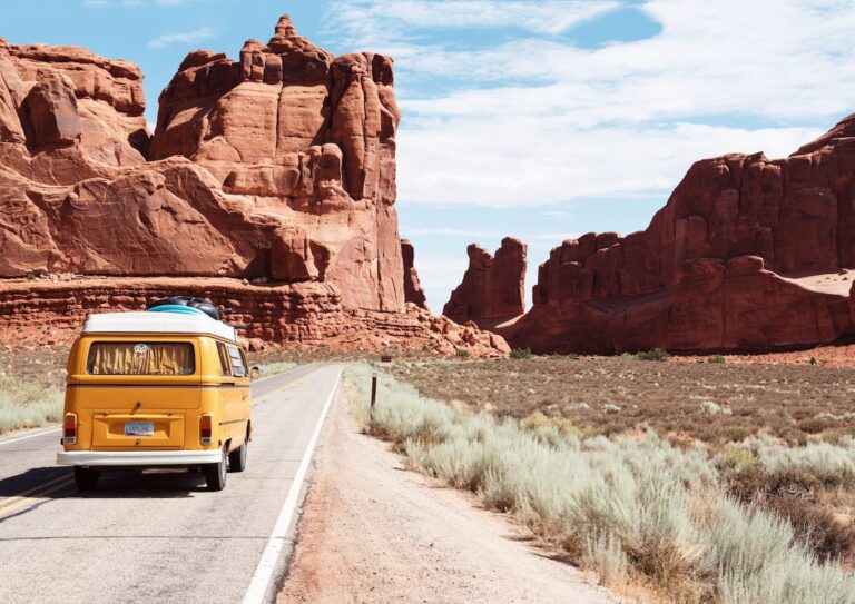 Cele mai frumoase trasee și destinații pentru road-trip-uri memorabile