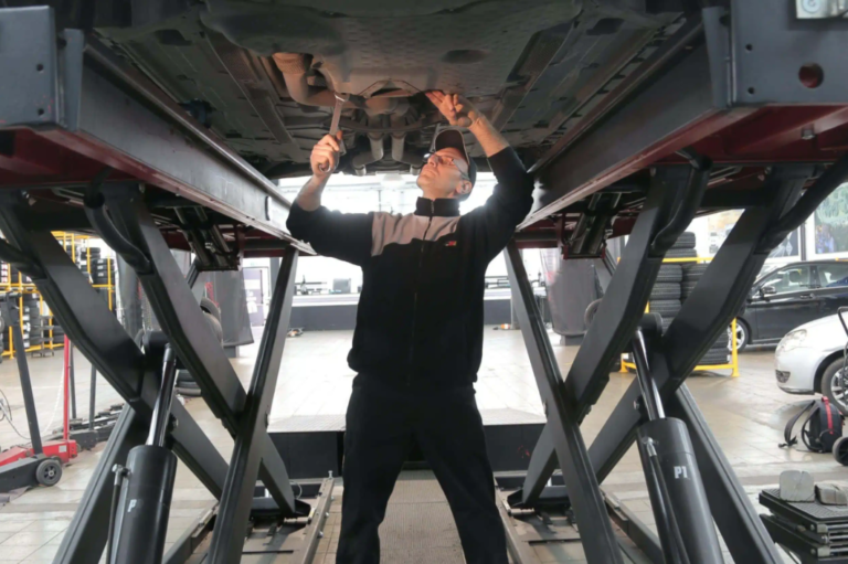 De ce firmele de recrutare sunt esențiale pentru găsirea mecanicilor auto profesioniști