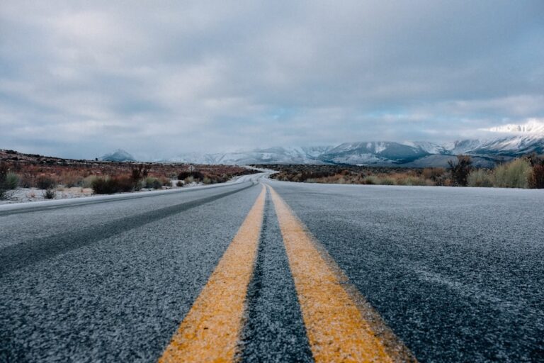Ghid pentru Conducerea în Condiții de Vreme Extremă