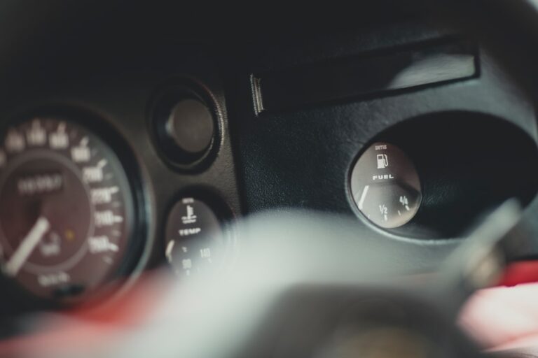 Cum să Economisești Combustibil în Timp ce Conduci: Trucuri Eficiente