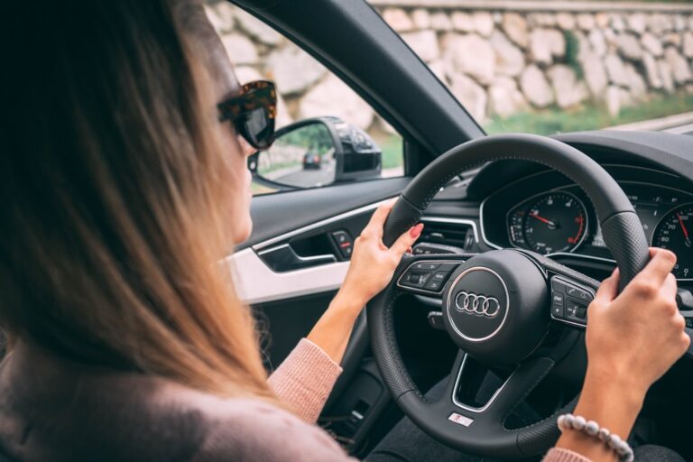 Cum să Îți Îmbunătățești Stilul de Conducere pentru Confort și Siguranță