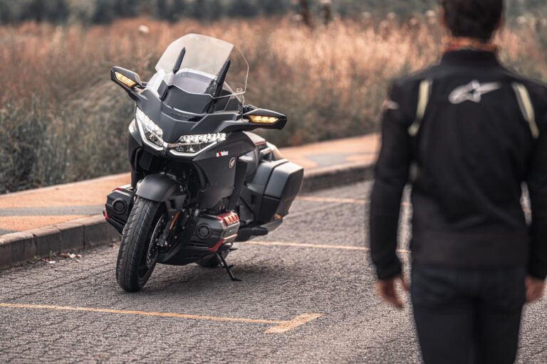Cum să alegi motocicleta potrivită pentru călătorii lungi