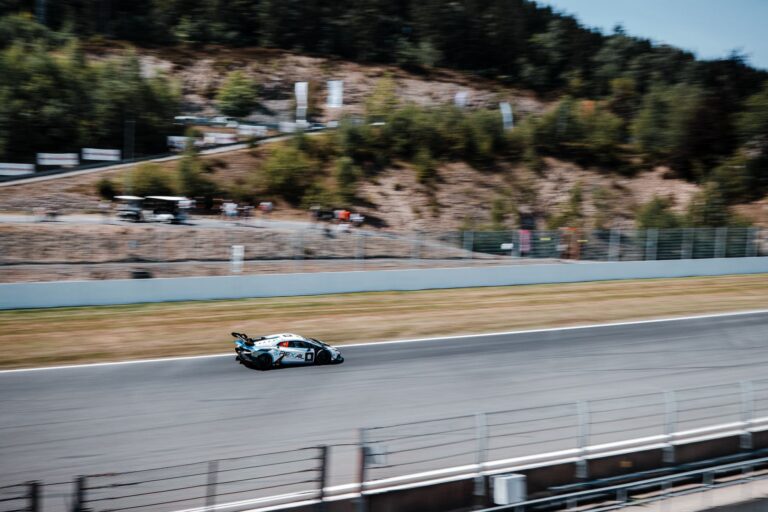 Cum citești anunțul unei mașini folosite la track day