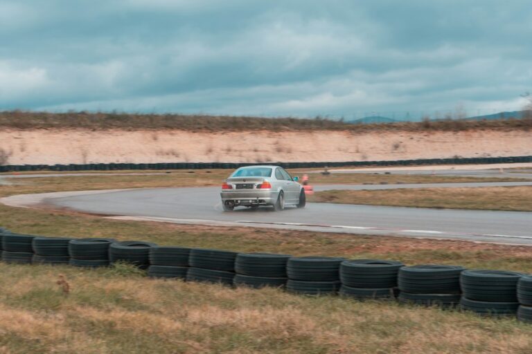 Cum să îți protejezi vopseaua mașinii în timpul sesiunilor de track day