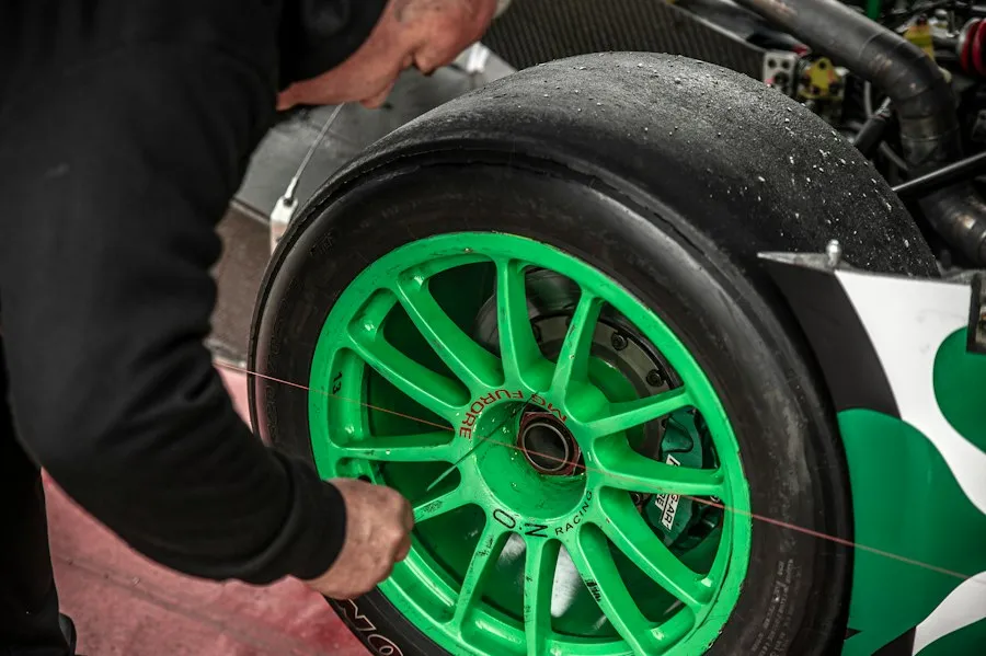 Photo race car mechanics mistakes